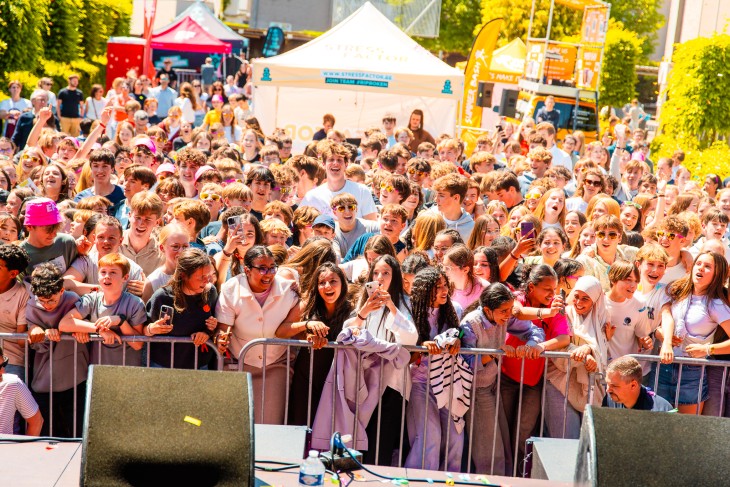 Zomerzon, zotte beats en zweet op Spes Nostra