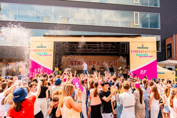 Stressfactor Deinze: nat, knotsgek en onvergetelijk!
