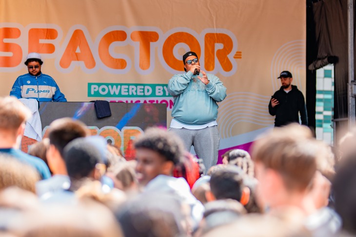 Geen stress voor Dikke op Stressfactor! Eerste keer, meteen een banger