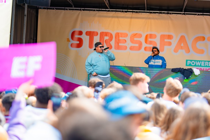 Geen stress voor Dikke op Stressfactor! Eerste keer, meteen een banger