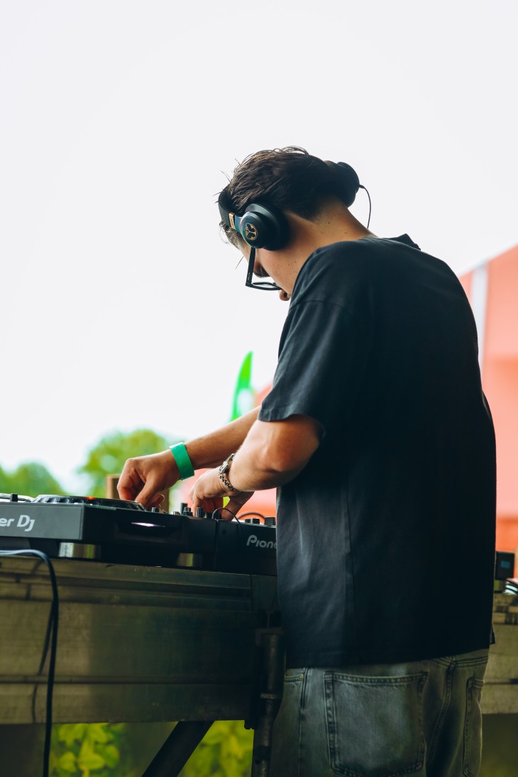 Stressfactor opent Fuze Tea Pool Party op Sunrise Festival