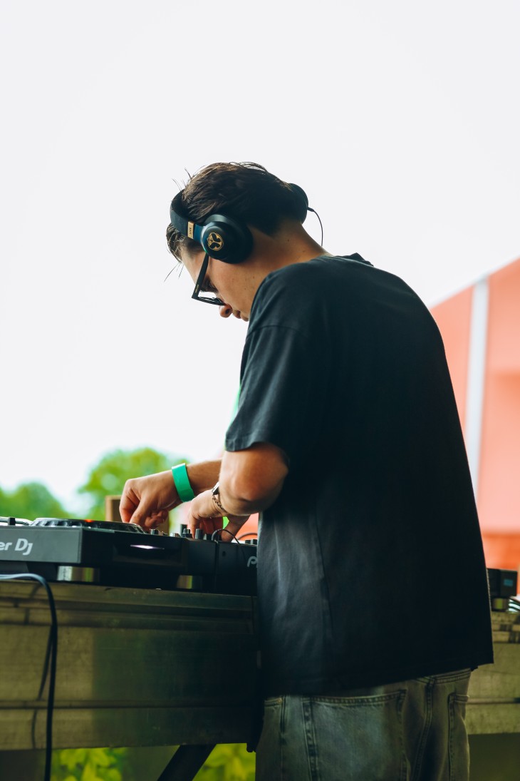 Stressfactor opent Fuze Tea Pool Party op Sunrise Festival