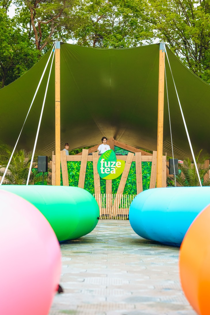 Stressfactor opent Fuze Tea Pool Party op Sunrise Festival